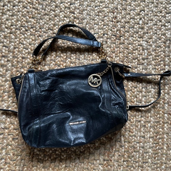 Michael Kors black leather cross-body shoulder bag - Picture 2 of 4